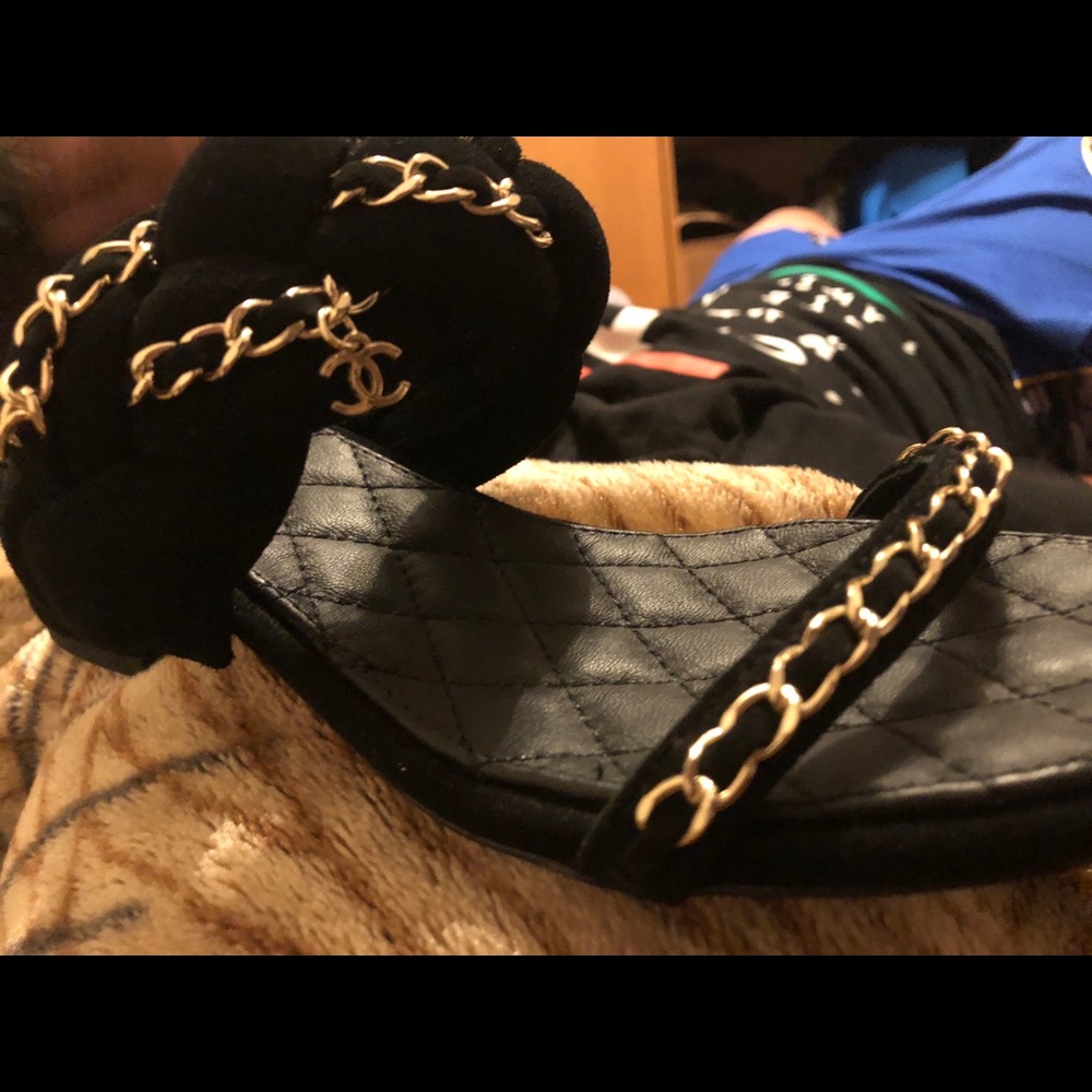 Chanel goatskin muelles gold chain